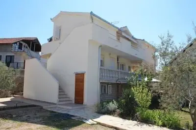 Image de Appartement dans Pirovac avec terrasse, Climatisation, Wifi, Machine Ă laver (4793-3)