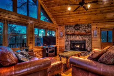 Image de Hilltop Hideaway- Animaux acceptés | Porches grillagés | Grand bain à remous | Salle de jeux tout compris