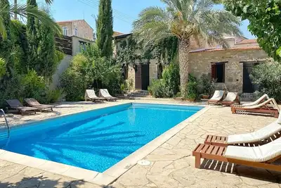 Image de Bel appartement dans une maison de campagne avec A / C, WiFi et piscine dans le village historique de Choirokoitia