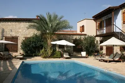 Image de Bel appartement dans une maison de campagne avec A / C, WiFi et piscine dans le village historique de Choirokoitia