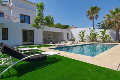 Image de villa de luxe moderne avec piscine chauffée à Moraira, Costa Blanca, Espagne pour 6 personnes