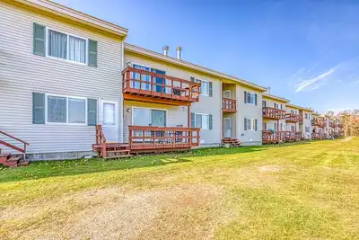 Image de Condo au bord du lac sur le parcours de golf avec vue imprenable et accès au quai!