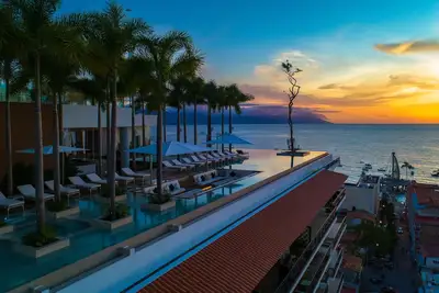 Image de 5⭐ Luxe, 2 chambres, 2 salles de bain Romantique❤Zone Ocean View Près de Los Muertos Beach
