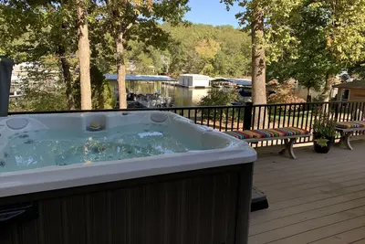 Image de * Wow, Luxury 5br, 4ba Edgewater Escape w / Hot Tub!