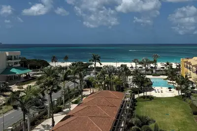 Image de Condo Penthouse avec terrasse privée sur le toit à Oceania sur Eagle Beach