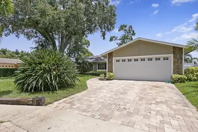 Image de Beautiful Coastal-style Oasis! Heated Pool. 5min to Beach! 8 Guests.