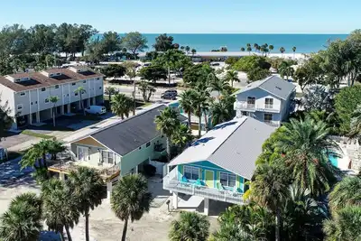 Image de Casa Coconut Ami # 1, 2 Br, 1 salle de bain en face de Manatee Beach.
