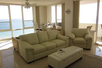 Image de Sur l'eau, coin sud-est avec grand balcon