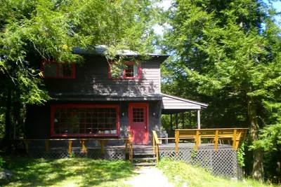 Image de Maison sur prairie privée avec vue sur la montagne