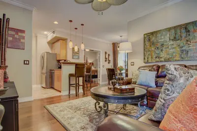 Image de Scottsdale Luxury Condo \"Pool Side - Vue Club House\"