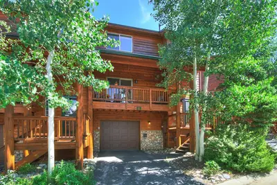 Image de Maison spacieuse avec garage, 2 voitures, promenade à Dillon, bain à remous, Sonos, terrasses, grill