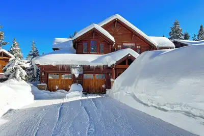 Image de Maison intelligente de luxe pour les familles avec casier à ski sur la colline près de Mtn