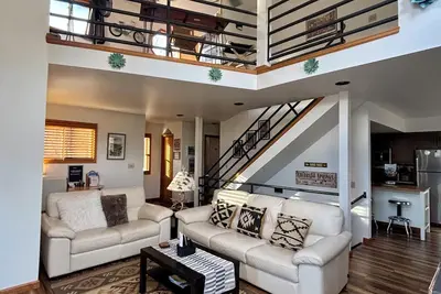 Image de Nouveau! Confortable, calme, privé, à pied du jardin des dieux, des chevaux et de Manitou Springs!