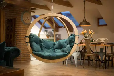 Détendez-vous dans le fauteuil suspendu dans un loft Boho-Chic - 6 personnes