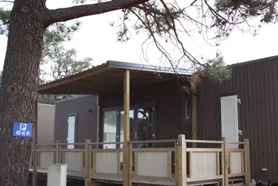 Image de Cottage avec jacuzzi privatif et piscine collective