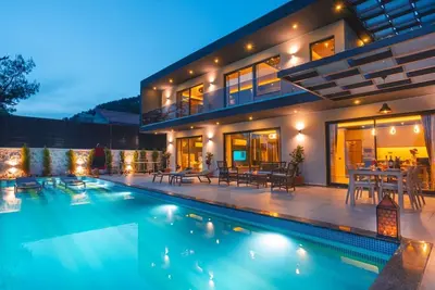 Image de Villa de luxe de 2 chambres dans un village tranquille + Grande piscine isolée