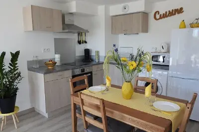 Image de Appartement situé au rez de chaussée d'une petite résidence en comportant quatre