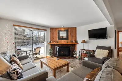 Image de Fabuleux Condo 2 chambres - Grand complexe, près de la montagne