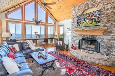 Image de 6br Mtn Home, Vues, King Suites w / Jetted Tubs, Tables de jeux, Walk to Slopes