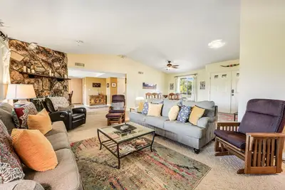 Image de Cave Creek maison w / un patio couvert, bain à remous privé et vue sur la montagne