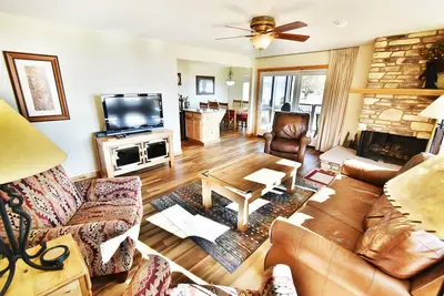 Image de Unité d'extr��mité de rez-de-chaussée. Piscine intérieure complexe, 2 bains à remous. Marcher aux restaurants. Easy Drive to Resorts