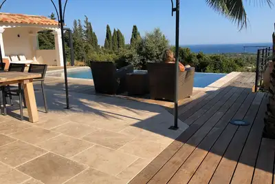 Image de Villa atmosphérique avec belle vue mer dans un quartier calme et verdoyant