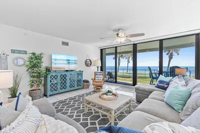 Image de Grand condo haut de gamme en bord de mer Ă quelques pas de la piscine et de la plage