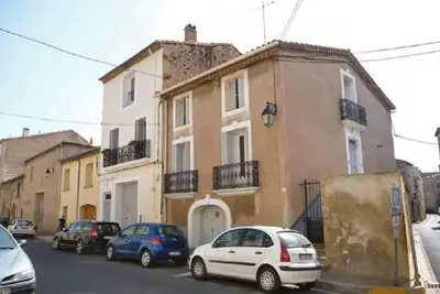 Image de Charmante maison de vacances villageoise rénovée située dans un petit village.