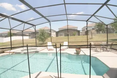 Image de Maison de trois suites principales, 7br / 5ba, piscine / spa privés, salle de jeux climatisée