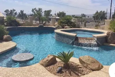 Image de Backyard Paradise, maison de charme et excellent emplacement