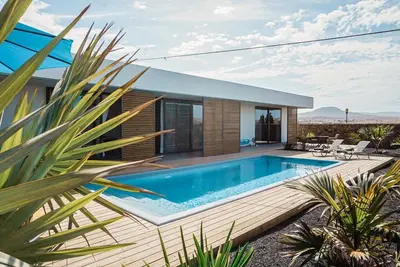 Image de Villa Nerea - moderne avec piscine chauffée