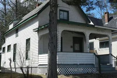 Image de Chalet rustique à deux pas de l’eau au 19 Broadway, Bayside, Northport