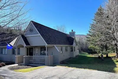 Image de Fv26: Maison de ville confortable sur un parcours de golf à quelques pas de l’hôtel Mount Washington. Navette pour la station de ski. Billets De Ski À Prix RÉDUIT!