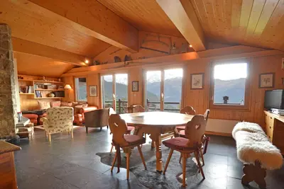 Image de Magnifique chalet individuel sur les hauts de la station avec une vue dégagée. <br><br>Il se compose de d