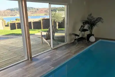 Image de Le gite Ty Sterec Piscine vue mer Piscine intérieure chauffée à 29° et hammam