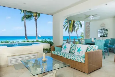 Image de 1 Lit Côté Plage avec Piscine Spa - Reeds House 9
