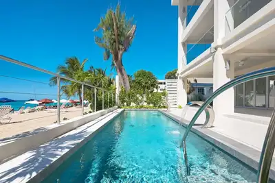 Condo de luxe en bord de mer avec piscine - La villa au St. James (4 lits)