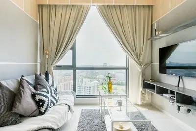 Image de Appartement moderne en étage élevé avec une vue incroyable
