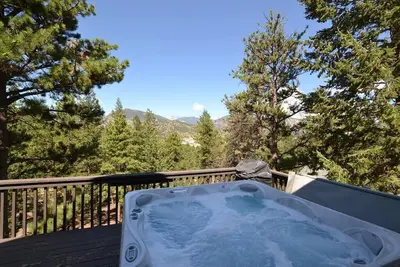 Image de Superbe Private Mountain Retreat - Jacuzzi - Wifi gratuit