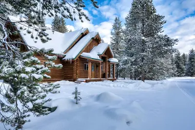 Image de 4 chambres / 4 salles de bains / 12 couchages - à seulement 30 minutes en voiture de l'entrée Ynp!