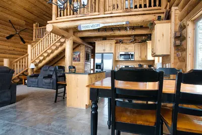 Image de 12 couchages - 3 lits / 3 salles de bain et 30 min en voiture de l'entrée Ynp!