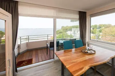 Image de App. directement sur la plage avec vue sur l'eau, 2 balcons, cuisine entièrement équipée