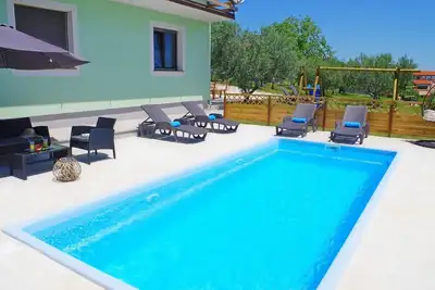Image de Appartement de vacances avec piscine privée dans le village de Sutivanac