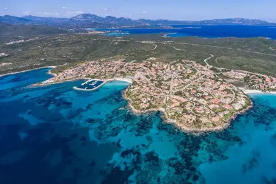 Image de Villa entièrement indépendante sur deux niveaux avec belle vue mer située en face d'un petit