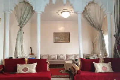 Image de Belle chambre spacieuse et meublée à louer. Pour les femmes ou les couples seulement
