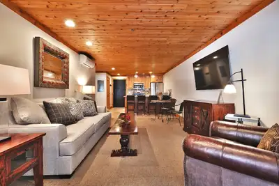 Image de Rue principale 1bd / 1ba - Treasure Mountain Inn - Dates de Sundance!