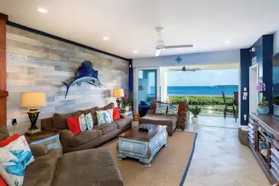 Image de Condo au bord de l'océan au Mariner's Club and Resort avec livraison d'épicerie gratuite