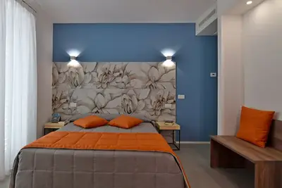 Image de Suite dans un immeuble privé flambant neuf à quelques mètres de la mer et du centre.
