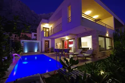 Image de Villa De Luxe En Croatie Avec Piscine PRIVÉE (RÉCHAUFFABLE), Family Friendly