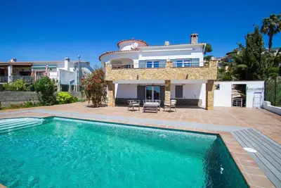 Image de Club Villamar - Jolie villa avec piscine privé située dans un quartier tranquille à 4 km des plag. . .